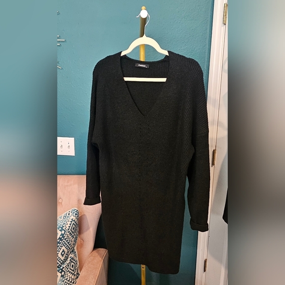 Elegant Black Sweater Dress - Picture 6 of 6